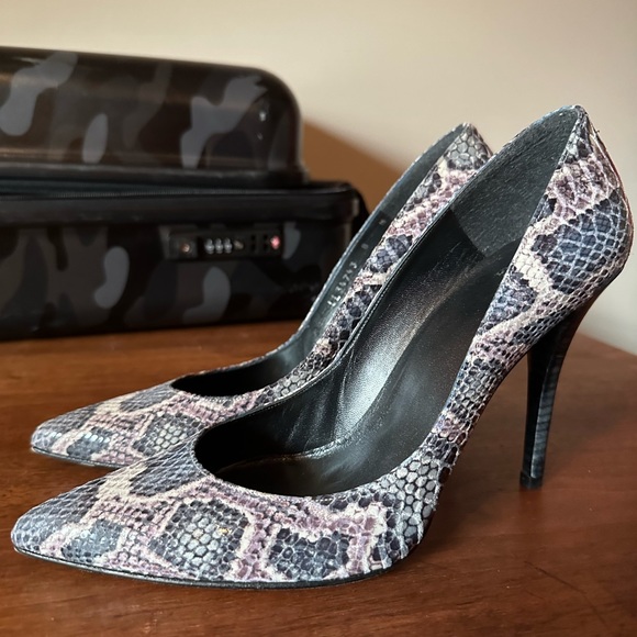 Stuart Weitzman Heels Size 8 - Picture 2 of 4